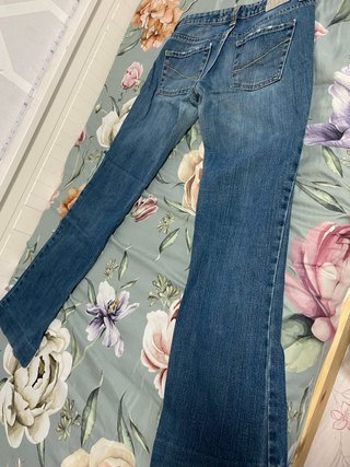 Pantalón vaquero tiro bajo estilo 2000s