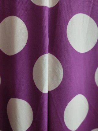 Precioso vestido largo con lunares blancos