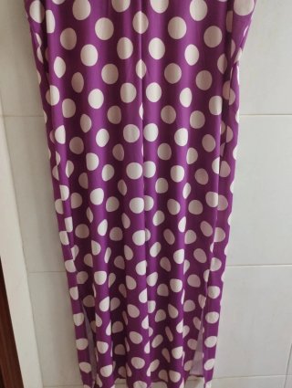 Precioso vestido largo con lunares blancos