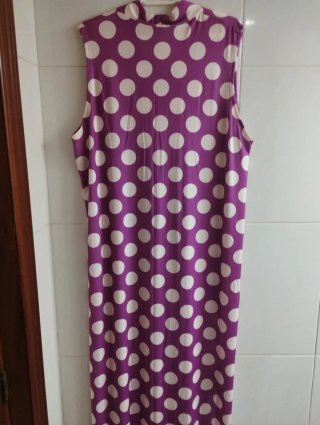 Precioso vestido largo con lunares blancos