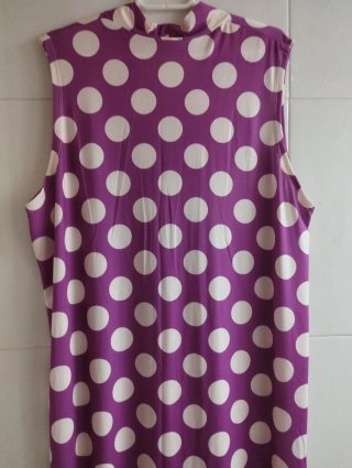 Precioso vestido largo con lunares blancos