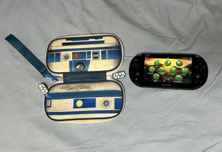 PS Vita Sony Negra + 6 Juegos