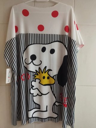 Bonita camiseta con estampado de Snoopy