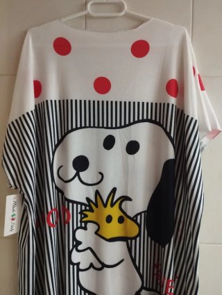 Bonita camiseta con estampado de Snoopy