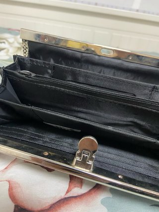 Cartera con estampado de serpiente