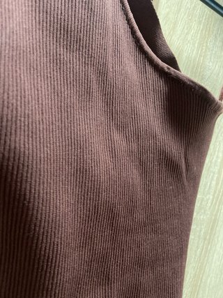 Vestido marrón asimétrico de punto