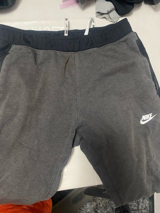Conjunto deportivo Nike gris y negro