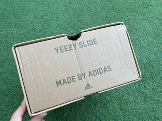 Yeezy Slide Gris