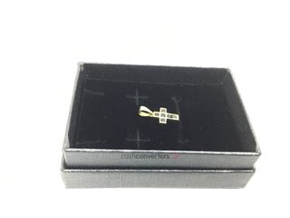 colgante oro 18k con piedra con zafiro