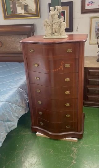 Mueble de madera con cajones