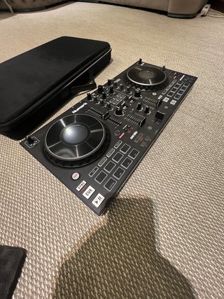 Controladora DJ Numark Mixtrack Platinum FX