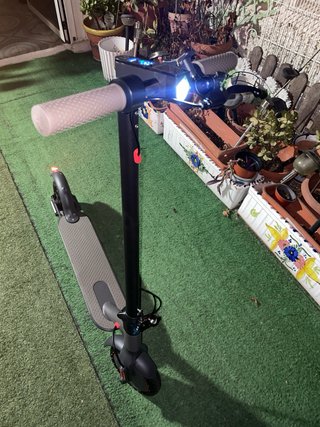 Patinete eléctrico gris