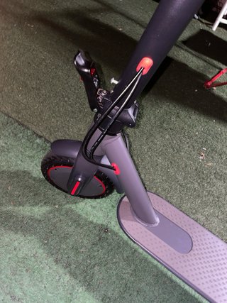Patinete eléctrico gris