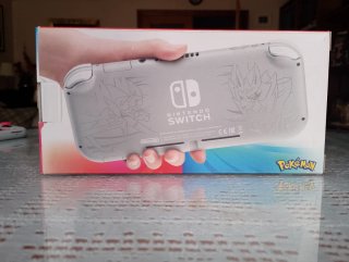 Nintendo Switch Lite Zacian y Zamazenta