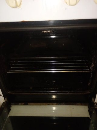 Cocina de gas blanca con horno marca Meireles