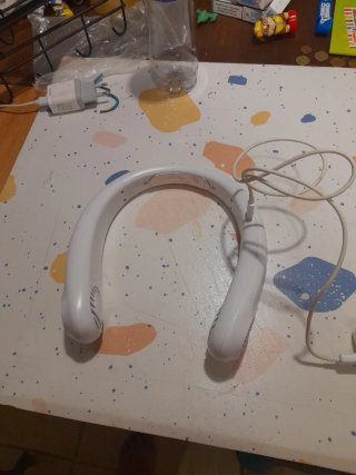 Ventilador de cuello blanco
