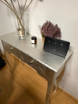 Mesa de entrada con espejo negro