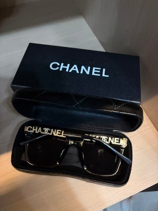 Gafas Chanel Negras y Doradas