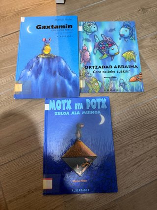 Loye 3 libros en euskera. También x separado
