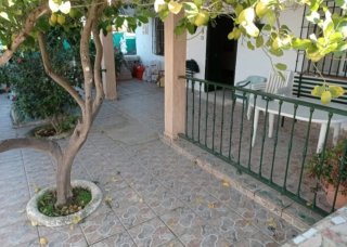 Se alquila chalet con piscina