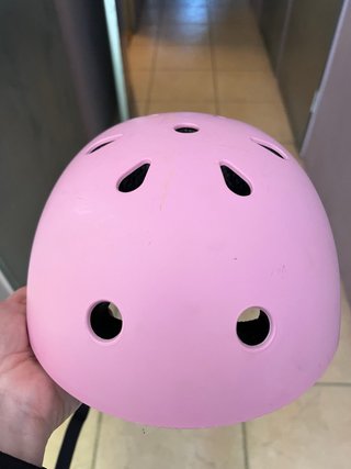 Casco rosa para niña