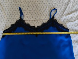 Top lencero azul con encaje negro