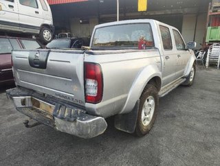 Consola central nissan 68260vj200 pickup 382512