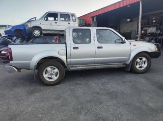 Consola central nissan 68260vj200 pickup 382512