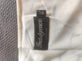 Vestido color crema con estampado de pájaros