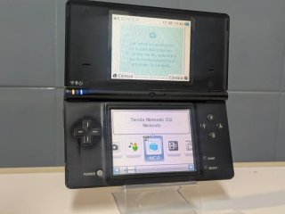 Nintendo DSi Negra Completa con Cargador y Juego