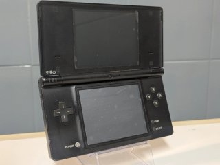 Nintendo DSi Negra Completa con Cargador y Juego