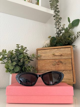 Gafas de sol Mïu Mïu negras y doradas