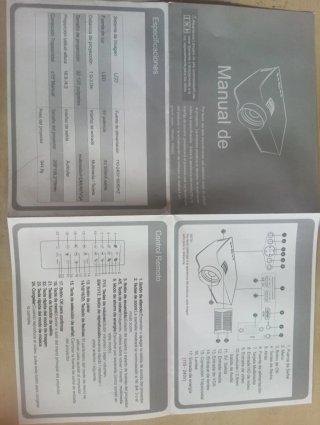 Proyector LED Excelvan Blanco.