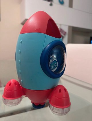 Cohete de agua que gira sobre sí mismo