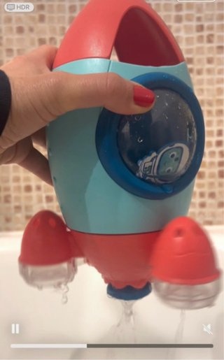 Cohete de agua que gira sobre sí mismo