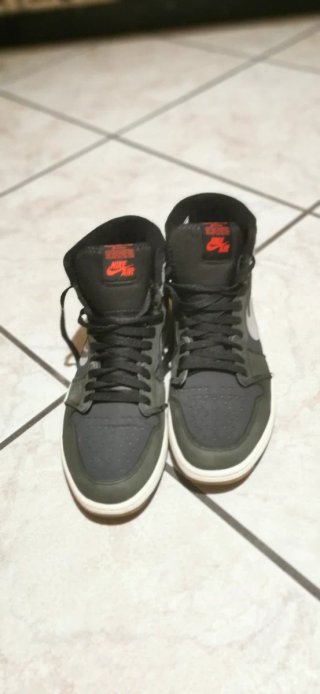 Jordan 1 Retro Grigio Rosso