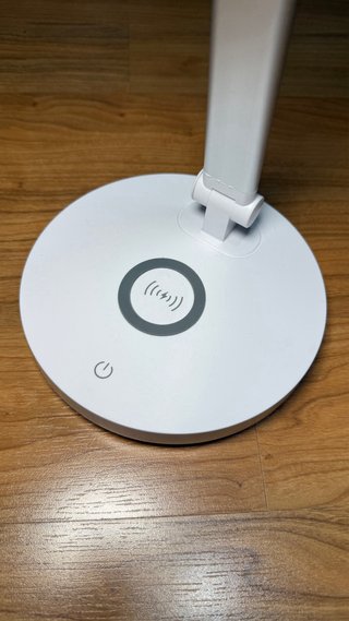 Flexo para escritorio sin cable táctil LED.