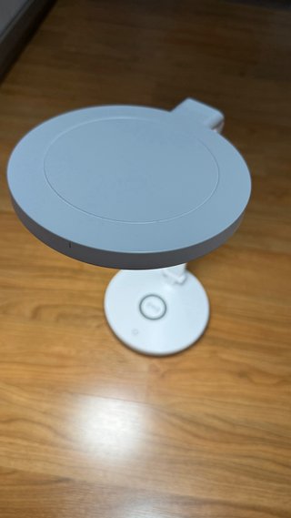Flexo para escritorio sin cable táctil LED.