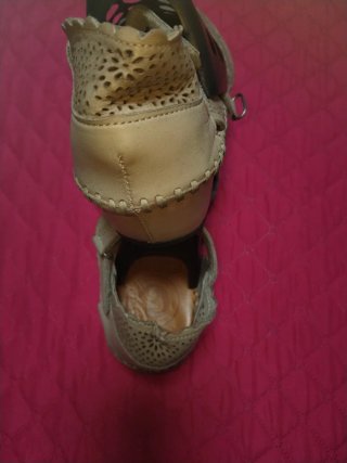 Zapatos de piel calados beige