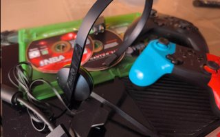 Xbox One con accessori e 3 giochi