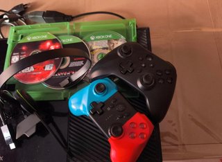 Xbox One con accessori e 3 giochi