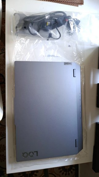 Portátil Lenovo LOQ 15ARP9
