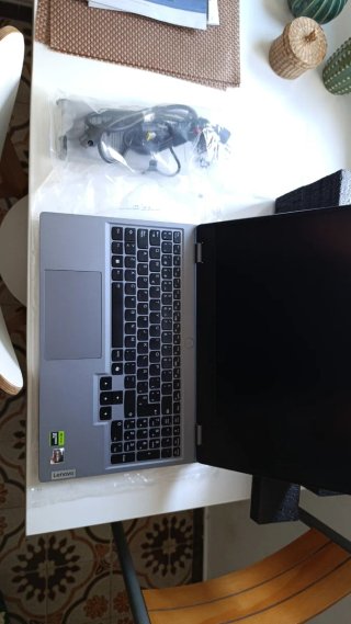 Portátil Lenovo LOQ 15ARP9