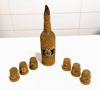 Conjunto garrafa e copos vintage vidro e cortiça