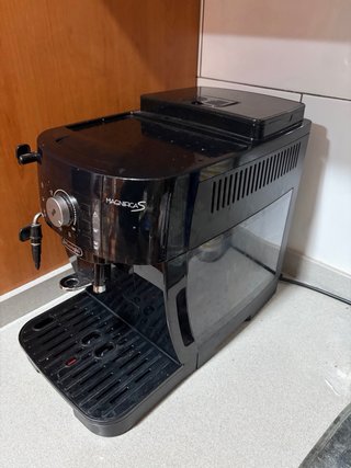 Cafetera DeLonghi Magnifica S Negra