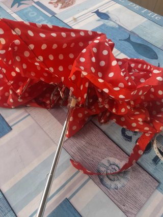 Paraguas infantil lunares rojo y blanco