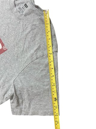 Camiseta Levi's Gris Logo Rojo