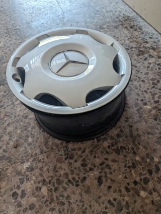 Llantas con tapacubos