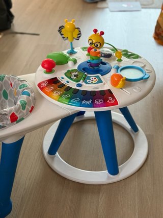 Mesa de juegos y andador Baby Einstein