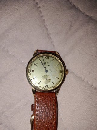 Reloj Cauny de pulsera dorado y marrón
